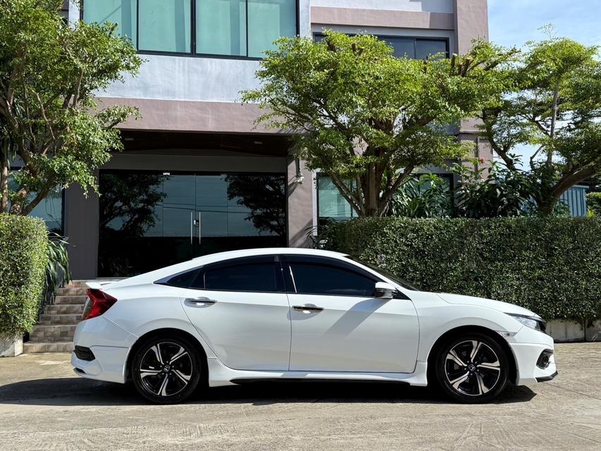 2018 HONDA CIVIC FC 1.5 TURBO RS รถมือเดียวออกป้ายแดง รถวิ่งน้อย เข้าศูนย์ทุกระยะ ไม่เคยมีอุบัติเหตุครับ 2