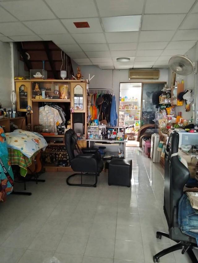 ขายทาวน์เฮ้าส์ 2 ชั้น หมู่บ้านอยู่เจริญ 542 ทำเลดี เดินทางสะดวก    4