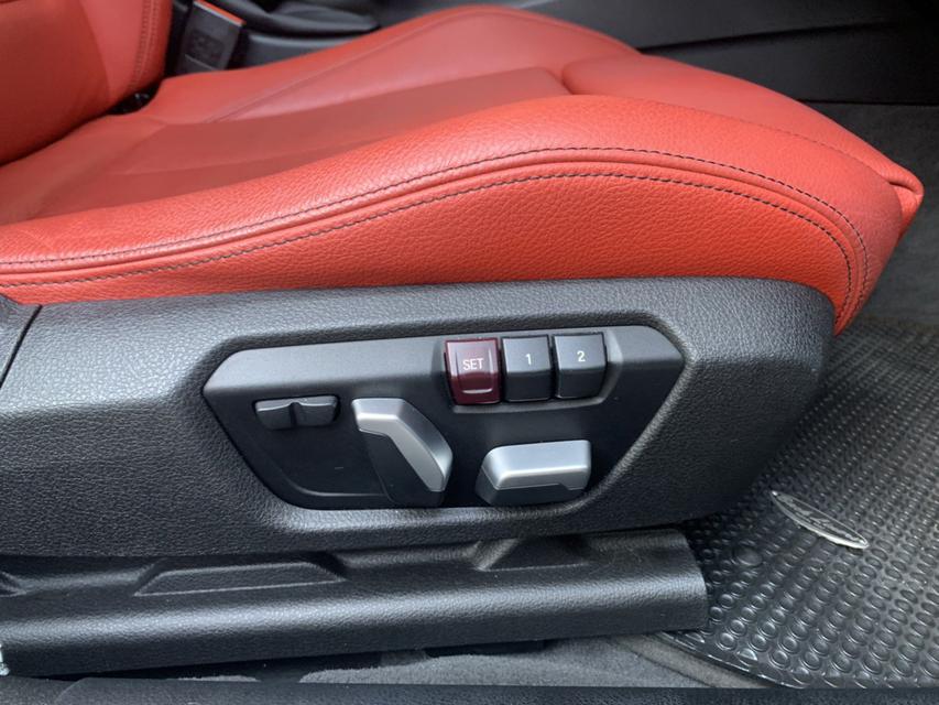 BMW 330e sport (F30) Plug-in Hybrid ตัวท็อป Connected drive (มีSOS จะแพงกว่าตัวปกติขึ้นมานิดนึง) สีดำ 4