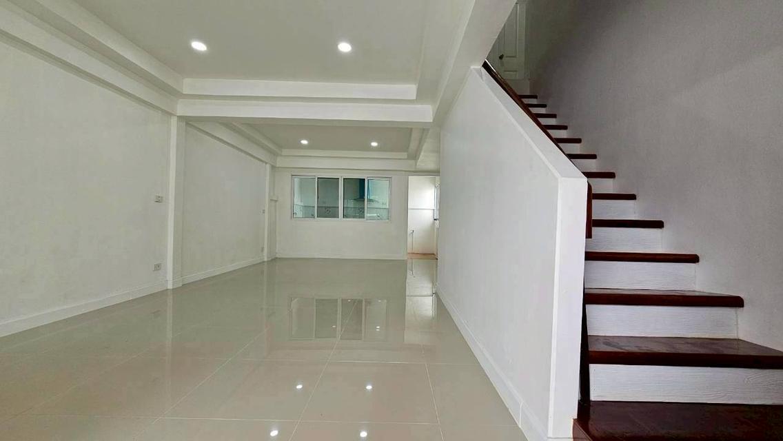 ขายด่วน ทาวน์เฮ้าส์ 2 ชั้น 36 ตรว. รีโนเวทสวย 4 นอน 2น้ำ มบ.สหกรณ์การบินไทย ปากเกร็ด 7