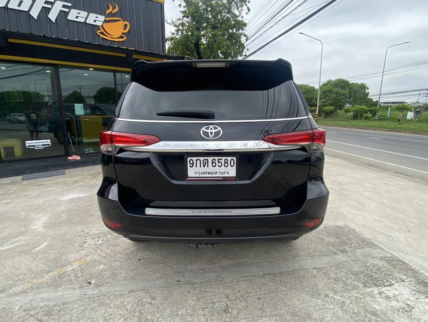 Toyota Fortuner รุ่น 2.4V ขับ2 5