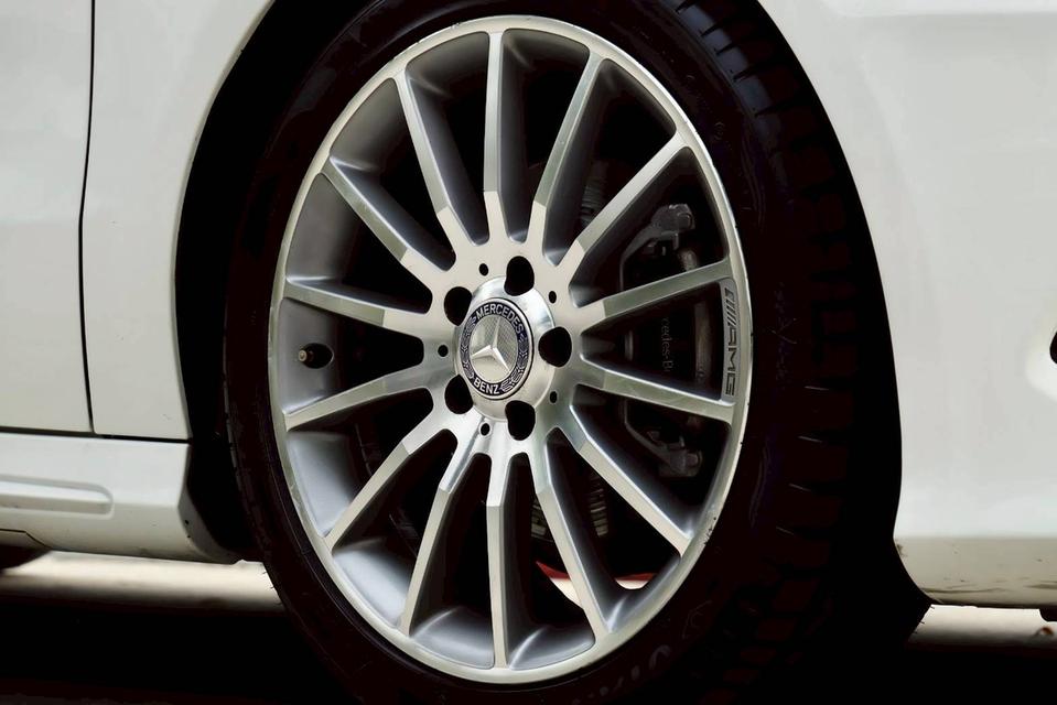 ด่วน Mercedes Benz A180 AMG Dynamic ปี 2016 รถหรูสภาพสวยๆ ราคาประหยัด 6
