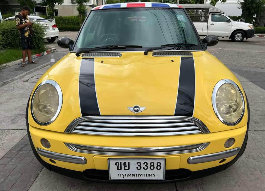 Mini Cooper ปี 2012 สีเหลือง