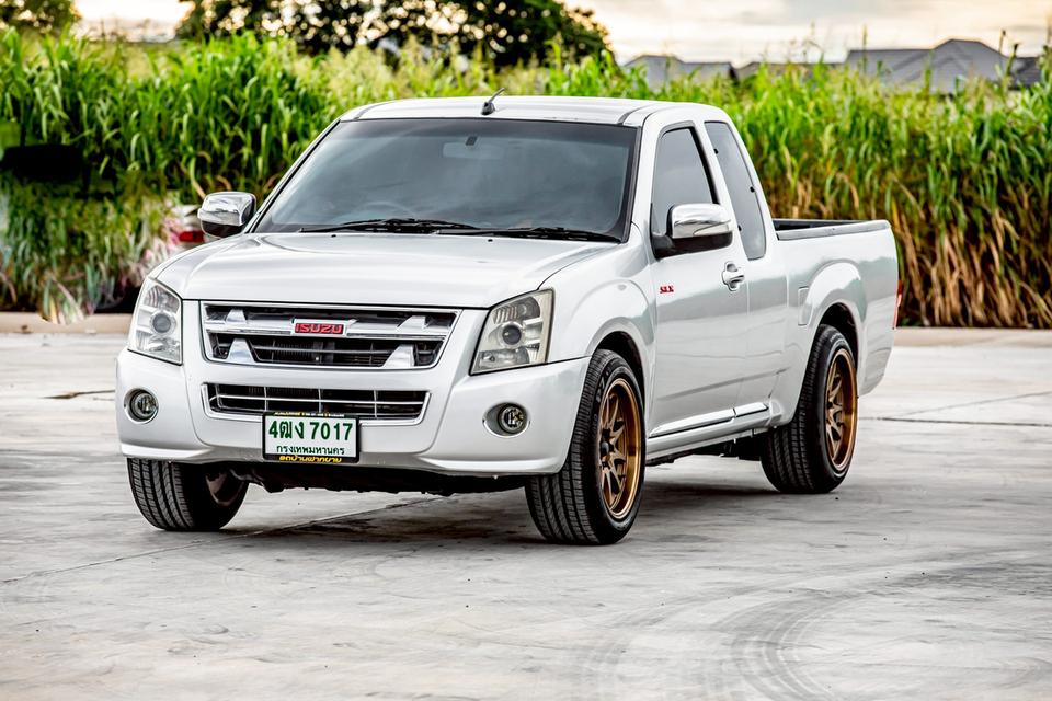 Isuzu Space Cab 2.5 X-Series สีเทา เกียร์  MT ปี 2011