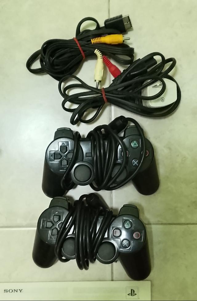 ขายเครื่องเล่น PlayStation2  และ PlayStation4 4