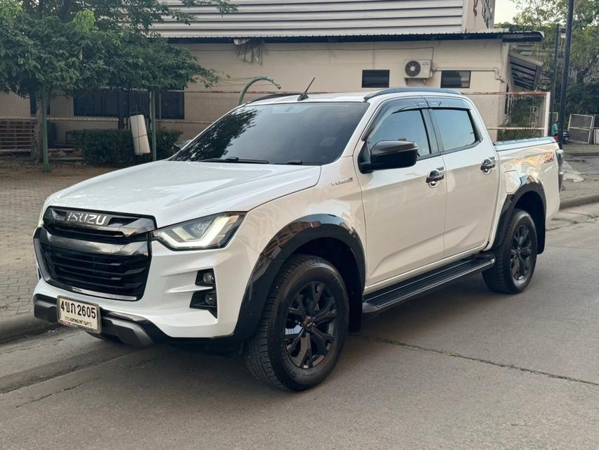 ISUZU D-MAX  V-Cross 3.0 Ddi ZP 4WD ปี 2023 เกียร์ธรรมดา ไมล์ 29,000 km. 3