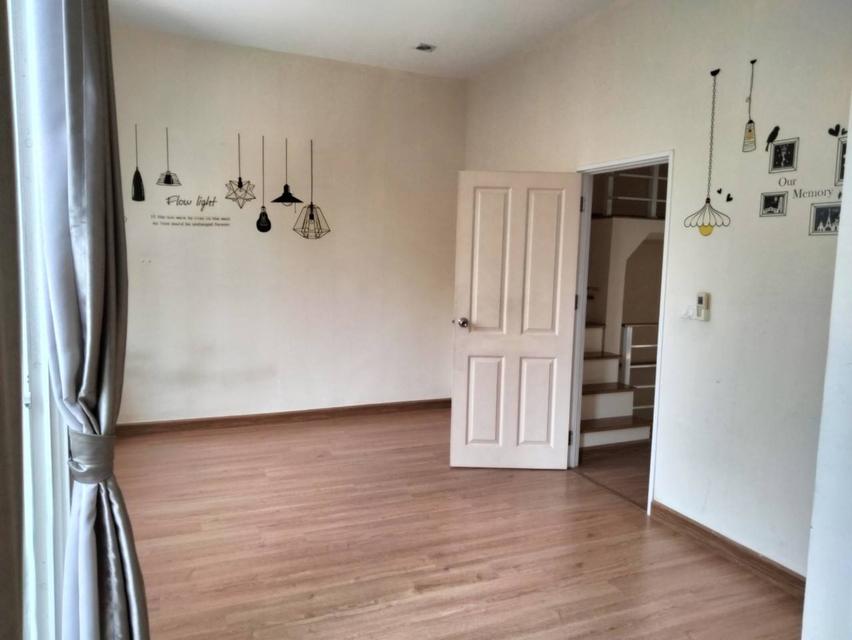 ขายทาวน์โฮม 2 ชั้น  หมู่บ้านโกลเด้น ทาวน์ ลาดพร้าว  ซอยนวมินทร์ 42 แยก 27  ถนนประเสริฐมนูกิจ แขวงคลองกุ่ม เขตบึงกุ่ม กรุงเทพ ขายราคา 4.30 ล้านบาท 17