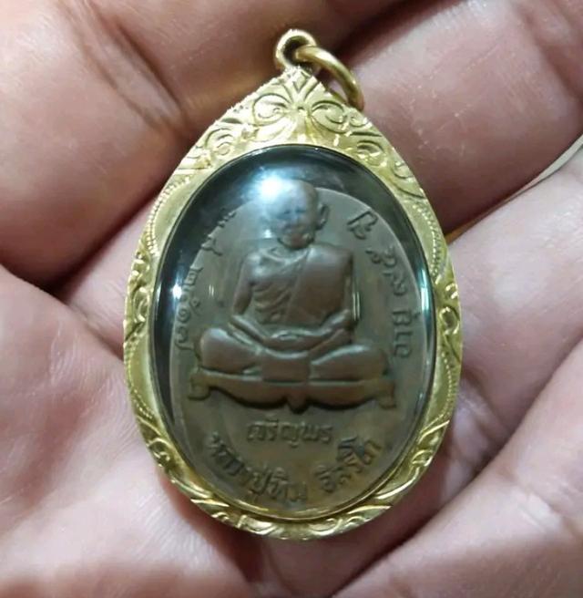 หลวงปู่ทิมเลี่ยมทอง