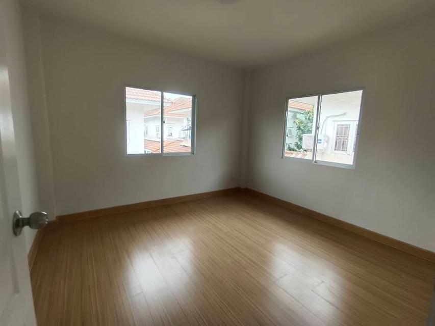 บ้านเดี่ยว 2 ชั้น ทำเลดี ติดถนนใหญ่  หมู่บ้าน บ้านลลิล The Young Executive 13