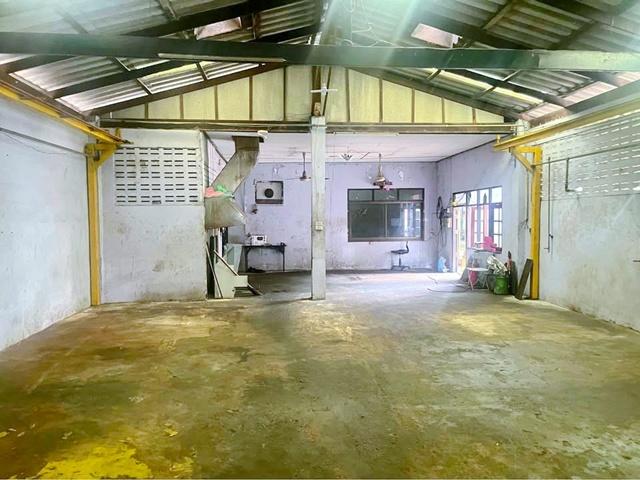 บ้านเดี่ยว 2ชั้น 6นอน 6น้ำ พร้อมโกดังโรงงานและลานจอดรถ ตลาดอ้อมน้อย 1.4กม. ถนนพุทธสาคร 255 ตร.ว. 500 ตร.ม. 4