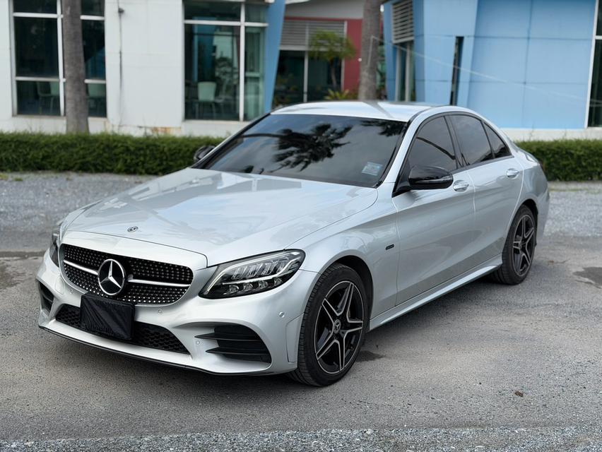 Mercedes Benz C300e AMG Sportปี 2020 ไมล์ 45,xxx kmราคา 899,000 บาท