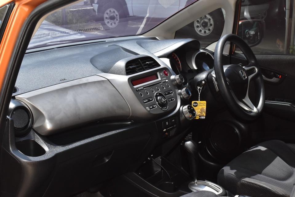 รหัสรถ PB5895 HONDA JAZZ 1.5SV 2011 เบนซิน 7