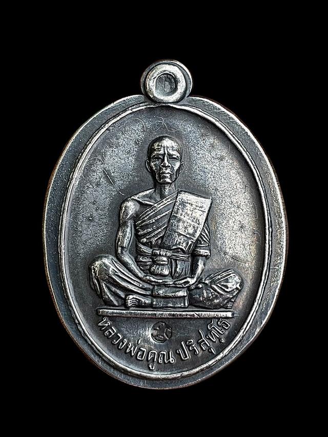 เหรียญหลวงพ่อคูณ ปี19 รุ่นสร้างบารมี เนื้อเงิน ไม่ตัดปีก 8