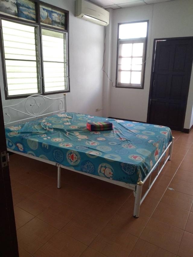 ขายบ้าน 2 หลังติด หลังวิทยาลัยจันทรเกษม รัชดาภิเษก พื้นที่ 73 ตร.ว. ราคา 11 ลบ. สนใจติดต่อ ปุ้ย 08-9920-9893 ไอดี dpawadee 8