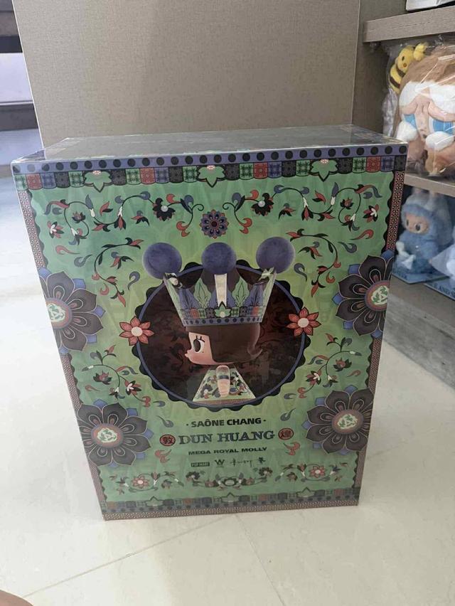 > ของหายากมากกก 🩵 MEGA ROYAL MOLLY ยังไม่แกะซีล ใหม่กริ๊บจากกล่อง! ตั้งไว้ 35,000 บาท (ต่อรองได้เบา ๆ นะคะ 🫶) สายสะสมรู้เลย รุ่นนี้สวยและหายากจริง