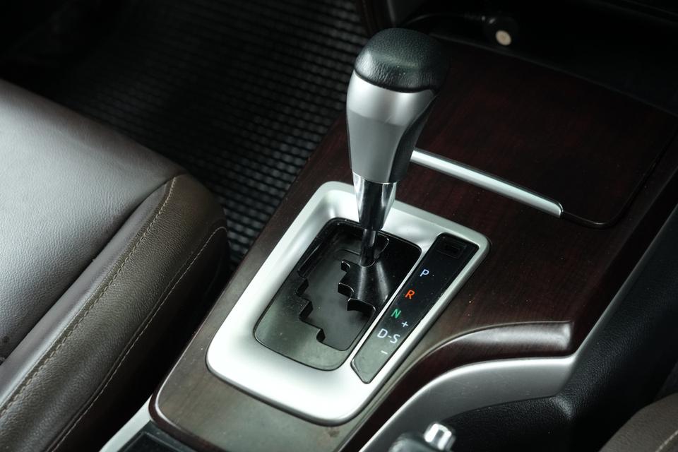 2019 TOYOTA FORTUNER 2.4 V 2WD SUV สีขาว เลขไมล์ 113171 กม. 10