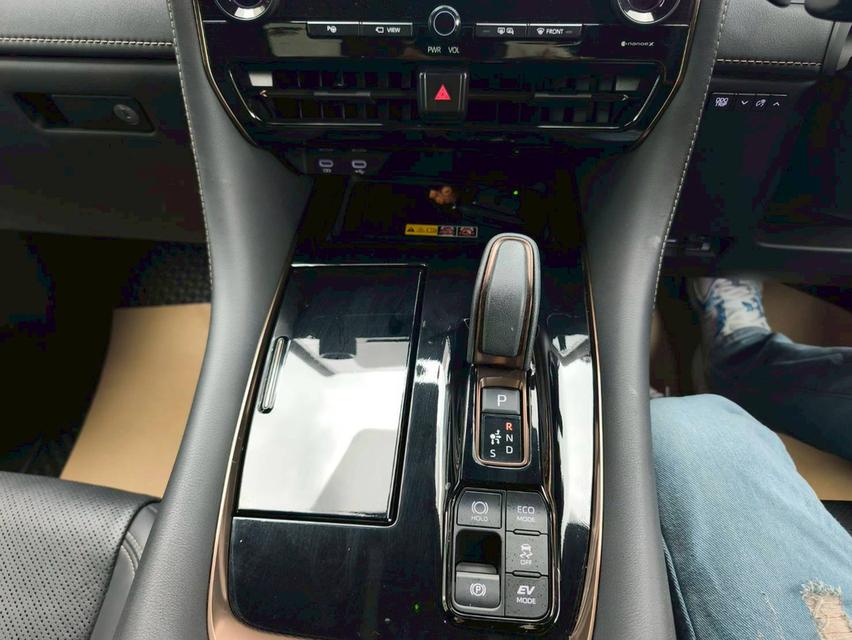 TOYOTA VELLFIRE 2.5 HEV 8