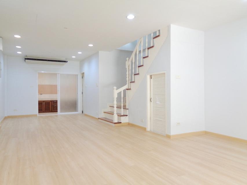 🚩 บ้านรีโนเวท ทาวน์โฮม 3 ชั้น 18 ตารางวา โครงการ เดอะ รีโน่ นวมินทร์ ติดห้างโลตัสนวมินทร์ 5