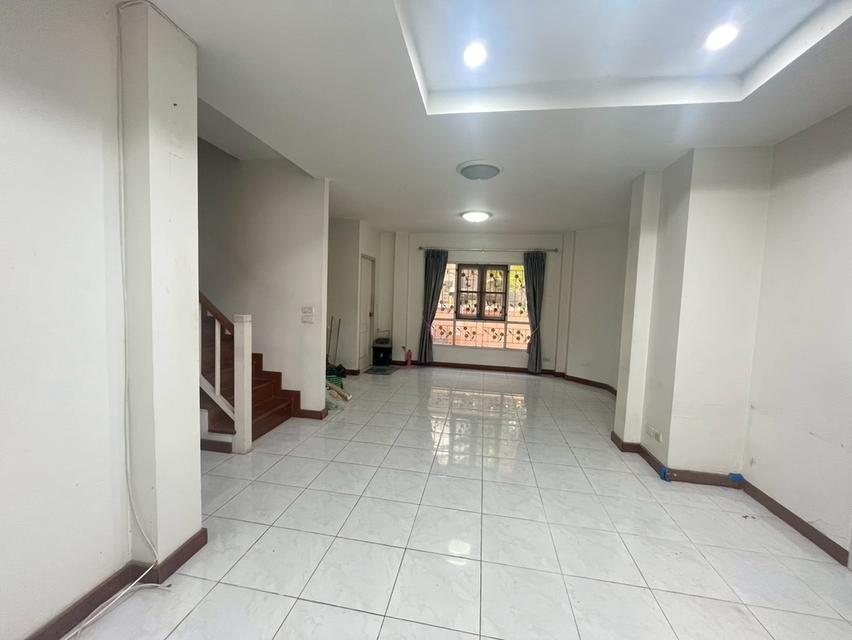 หมู่บ้านฟลอร่าวิลล์ รังสิต-ปทุมธานี ซอยวัดเปรมประชากร ต.บางพูน อ.เมืองปทุมธานี จ.ปทุมธานี 9