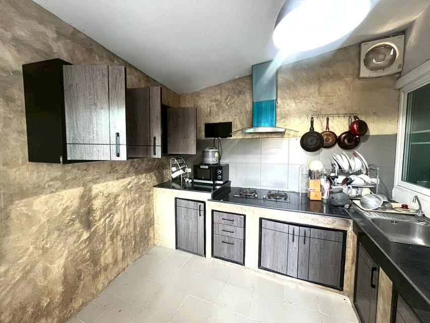 🔑 ขายด่วน! บ้านเดี่ยว 52 ตรว. 5.5 ลบ. 3 นอน 3 น้ำ ครัวครบ จอดรถ 2 คัน (โอนคนละครึ่ง) 💸 5