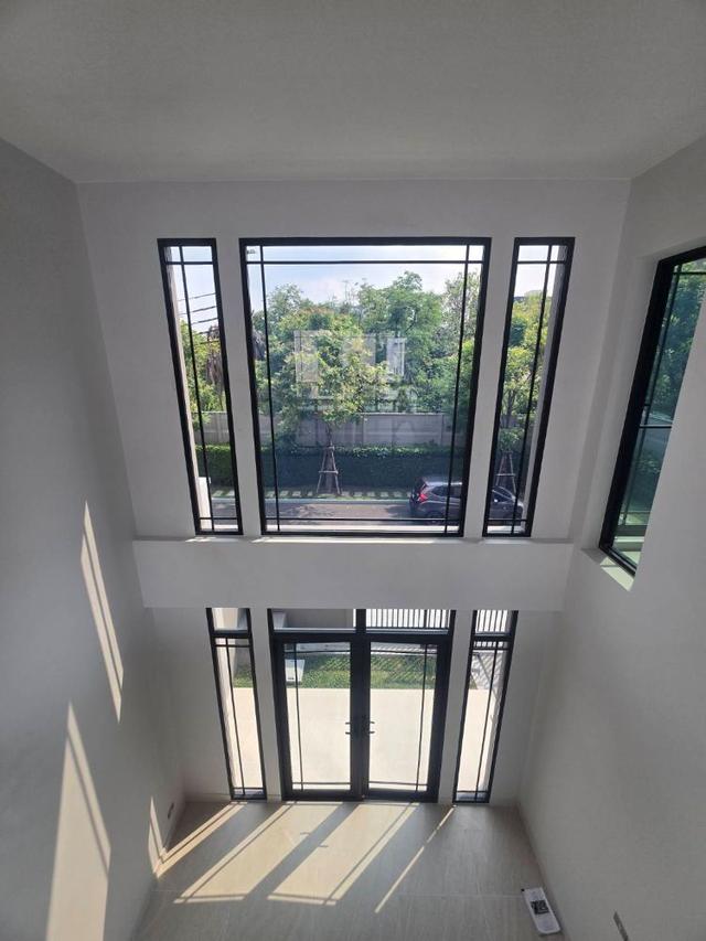 For rent, luxury 3-storey townhouse, Baan Klang Muang Classe Sukhumvit 77, new house, 1st hand, near BTS On Nut, On Nut 21 10