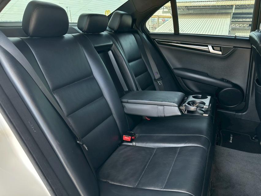 Mercedes-Benz C250 CGI 1.8L BlueEFFICINEY AMG (W204) รถมือเดียวออกห้างสภาพสวยพร้อมใช้งาน 17