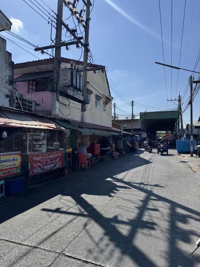 ทาวน์เฮ้าส์ 2 ชั้น ทำเลทอง ใจกลางตลาดสี่มุมเมือง เหมาะสำหรับนักลงทุน ปล่อยเช่าต่อได้ทันที มีรายได้สม่ำเสมอ 16