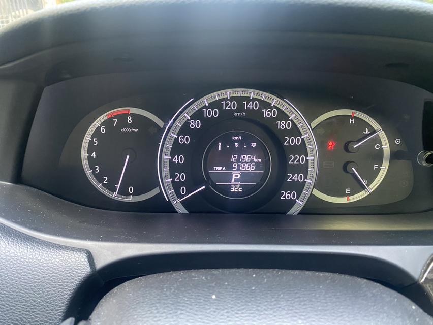รถบ้านแท้ 100% มือเดียวออกห้าง รถเดิมๆ Honda accord 2.0 navigator รับประกันไม่มีชนหนัก จมน้ำ ผู้หญิงใช้ ไมล์น้อย เข้าศูนย์ตามระยะ 8
