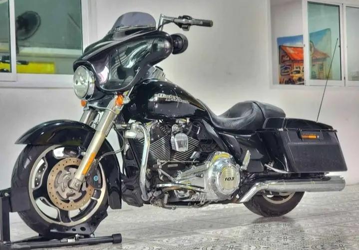 2012 Harley Davidson  Street Glide 3