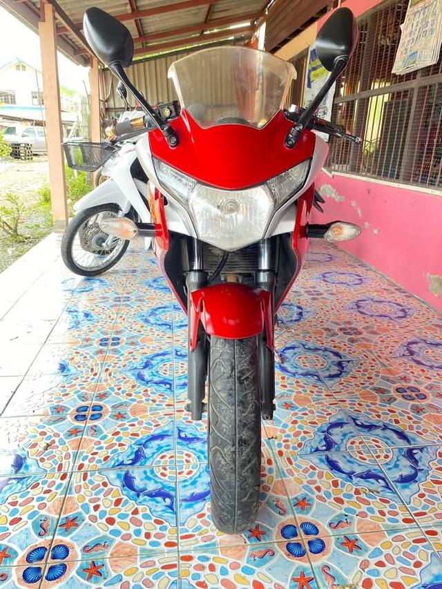 Honda CBR สีแดง เทา 3