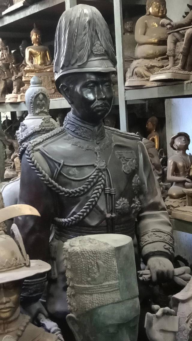 617.พระบรมรูปหล่อในหลวงรัชกาลที่ 5 พระบาทสมเด็จพระปรมินทรมหาจุฬาลงกรณ์ พระจุลจอมเกล้าเจ้าอยู่หัว (องค์ใหญ่) รูปย่อยที่ 2