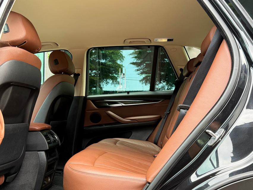 2017 BMW X5 25D ( B47 ) รถมือเดียวออกป้ายแดง รถวิ่งน้อยเพียง 8X,XXX กม ประวัติศูนย์ครบ ไม่เคยมีอุบัติเหตุครับ 15
