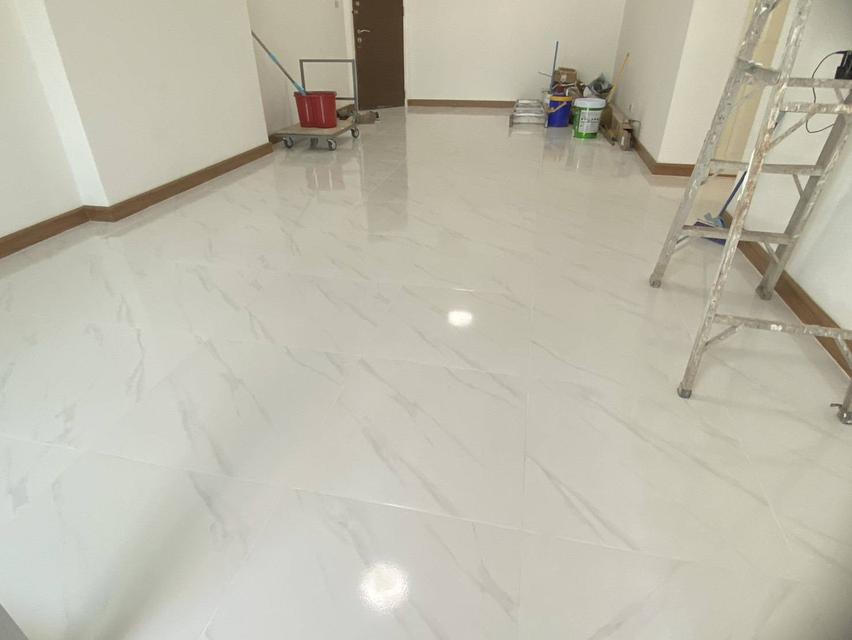 Sell by owner hard up for cash 750 m from MRT. 6