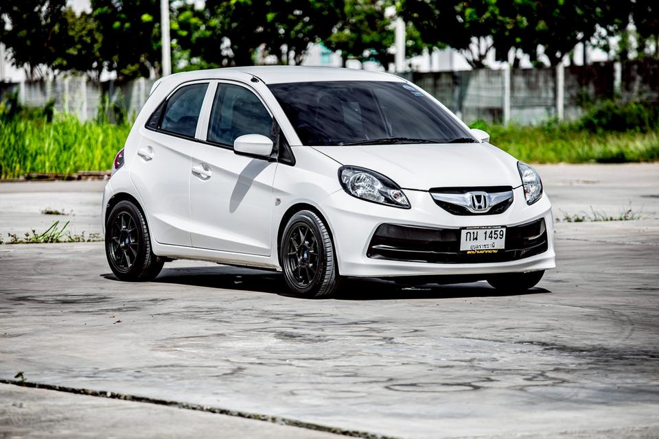 Honda Brio 1.2V ท๊อปสุด ปี 2012 เกียร์ออโต้ สีขาว กระจกไฟฟ้า
