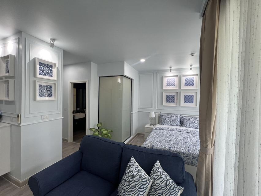 Royally Condo with Pool View 15