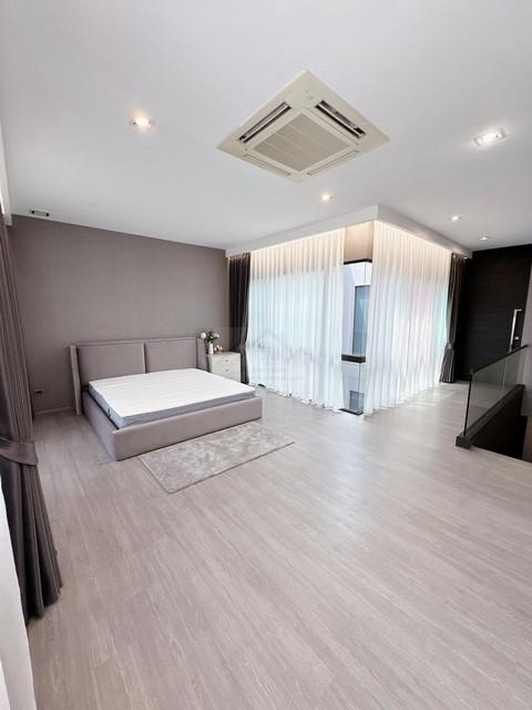 ให้เช่า Luxury Townhome 3 ชั้น 29.9 ตร.ว. The Landmark เอกมัย-รามอินทรา เดินทางสะดวก ใกล้จุดขึ้นลงทางด่วน ใกล้เซ็นทรัลอี 5