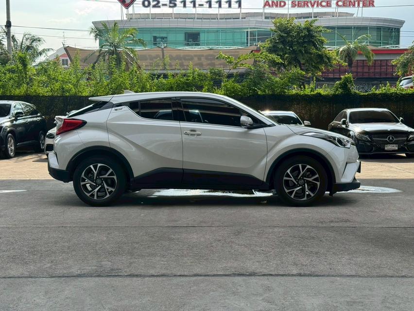 ขายรถ Toyota C-HR 1.8 Mid ปี 2019 สีขาว เกียร์ออโต้ 8