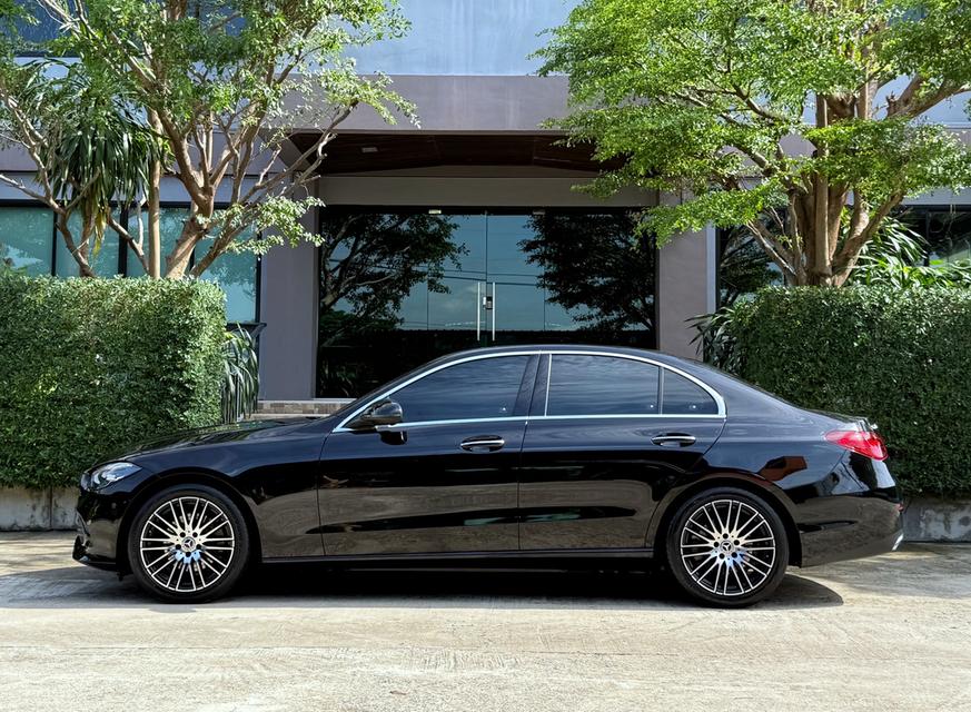 2023 BENZ C220D W206 รถมือเดียวออกป้ายแดง รถวิ่งน้อย ไม่เคยมีอุบัติเหตุ วารันตีศูนย์ยังเหลืออีกนานครับ