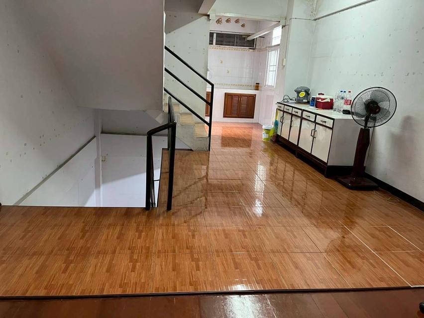 ขายตึก 3 ชั้นครึ่ง หมู่บ้านสินธนา3 เฟส1 ซอยนวมินทร์163แยก17 6