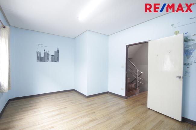 ทาวน์เฮ้าส์สุชาเพชรเกษม112 หนองแขมสาย4 ต่อเติมแล้ว 3ชั้น 18.2วา ใกล้มหาวิทยาลัยธนบุรี เดอะมอลล์บางแค บ้านสภาพดี โครงสร้างแข็งแรง ราคา 1.79ล้านบาท 19