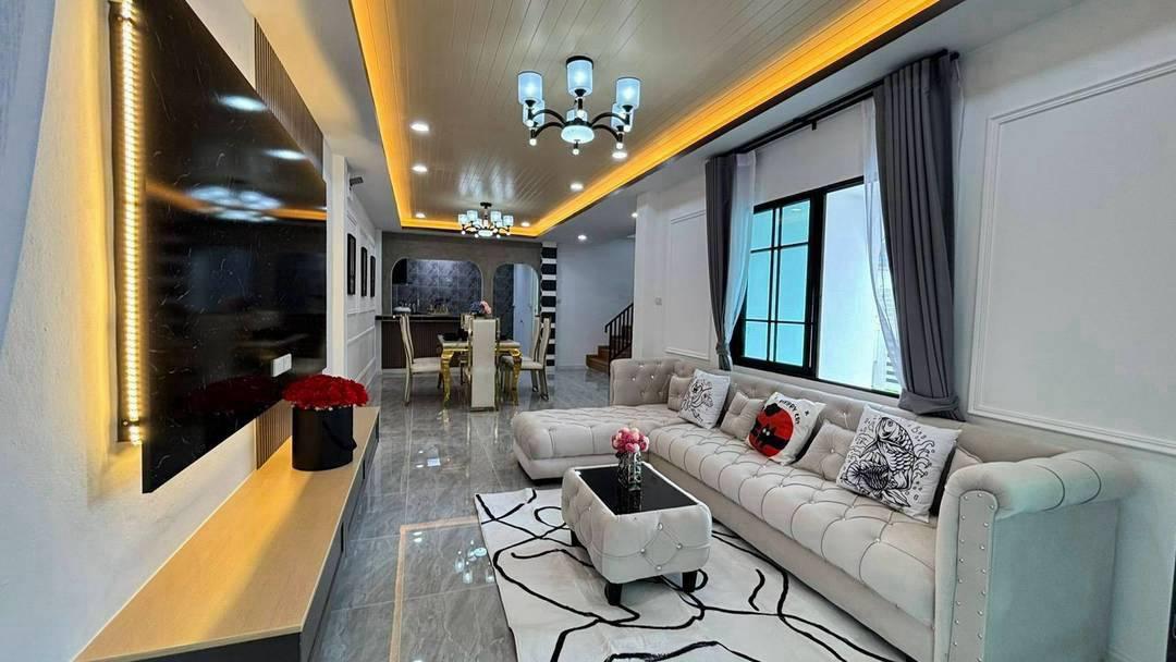 หมู่บ้านรัตนาวดี  จันทร์ทองเอี่ยม ทาวน์เฮาส์ 2 ชั้น แปลงริม ตกแต่งใหม่พร้อมอยู่ใกล้เซ็นทรัลเวตเกส ทำเลรถไฟฟ้าMRT เข้าออกได้ 2 ทาง 7
