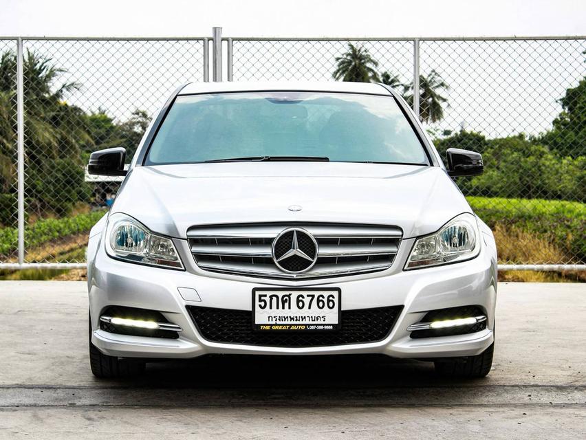 BENZ C200 CGI Blue Efficiency W204 2013 รถสวยประวัติดีใช้น้อย คุ้มเกินราคา 2