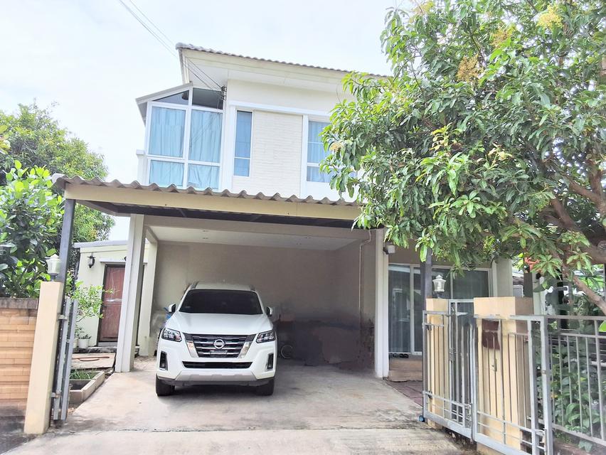 บ้านเดี่ยว 2ชั้น 3ห้องนอน 2ห้องน้ำ 1ห้องรับแขก 1ห้องครัว โรงจอดรถได้2คัน 2