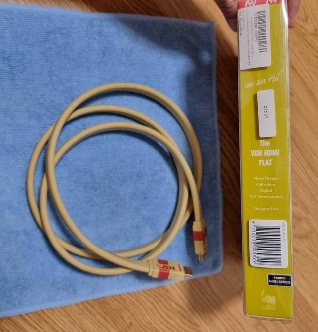 ส่งต่อสาย HDMI VANDENHUL. VDH คุณภาพสูง High speed มาตรฐานรางวัล hifi award 2008 ยาว 1.5 เมตรซื้อจาก The Mall สภาพดีเหมือนใหม่ ไม่มีตำหนิ กล่องครบ 5