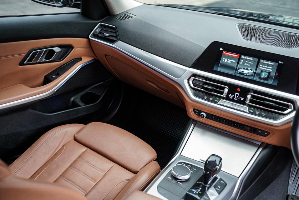(แจ้งรหัสรถ 67GG320) BMW 320d MSport LCi Look  G20 2021 รูปที่ 12