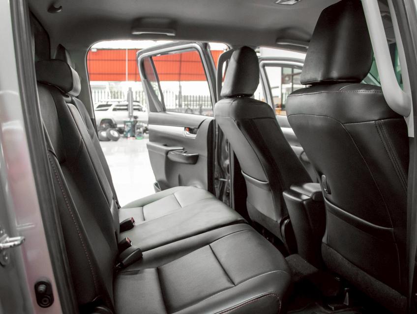 TOYOTA REVO 2.4 E PRERUNNER DOUBLECAB ปี2018 กระบะเกียร์ออโต้ ออพชั่นแน่นๆ วิ่งน้อย 10