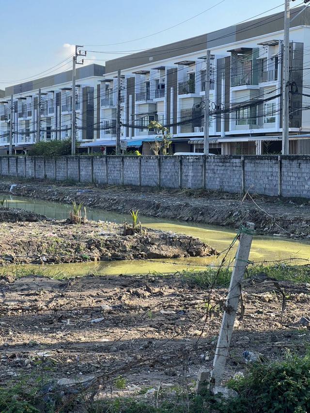 ชายที่ดิน 16 ไร่เศษ ถนนรามคำแหง ใกล้ทางขึ้นด่วนมอเตอร์เวย์ 2