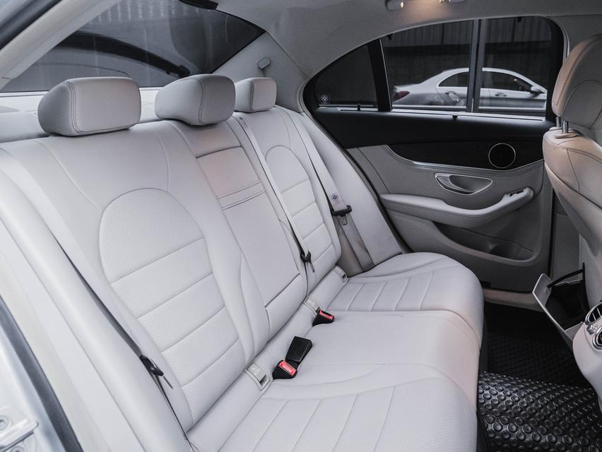 รหัสรถ 67GG678 Benz C300 ปี 2015 รุ่น Exclusive คือรถยนต์ C-Class (W205) 18