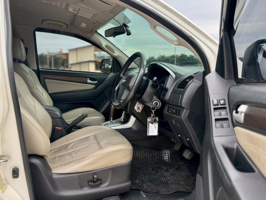 ISUZU MUX Y 14 Wagon 4dr 7st Auto 5sp RWD 2.5DCT(VGS,DVD) สีขาว ออโต้  20