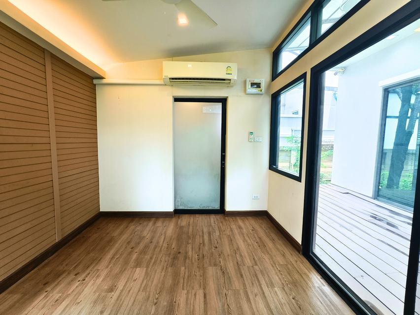 ขาย บ้านเดี่ยว หลังมุม ทิศเหนือ เศรษฐสิริ อ่อนนุช-ศรีนครินทร์ ฟรีค่าใช้จ่ายวันโอน 5ห้องนอน 5ห้องน้ำ 5 นาทีถึงมอเตอร์เวย์ 78.1 ตร.ว. มีเรือนรับรอง 14